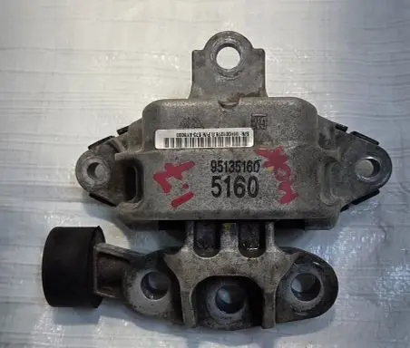 Opel Mokka Engine mount vacuum valve 95135160