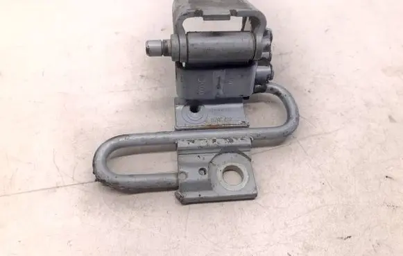Audi A4 S4 B6 8E 8H Front door lower hinge 8E0831411 EDS32202