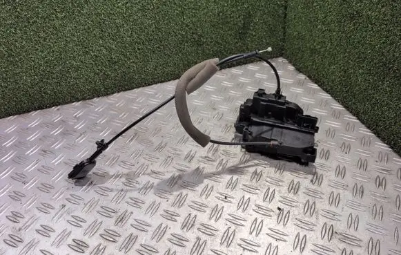 Renault Master III Front door lock 805020009R