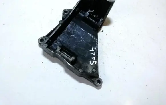 Volkswagen Touareg I Engine mounting bracket 070903143c