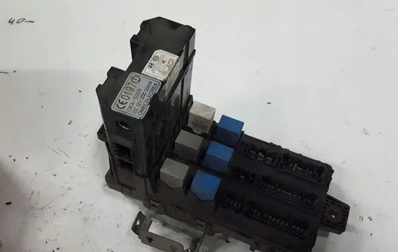 Hyundai Santa Fe Relay mounting block 