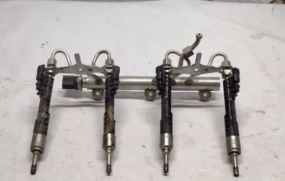 BMW M6 Fuel injector 0261500136 1305220006