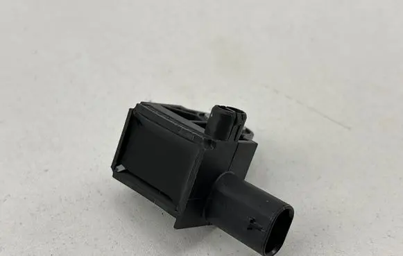 Chrysler Pacifica Airbag deployment crash/impact sensor 68245079AA 033BA 53328371
