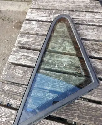 Seat Alhambra (Mk1) Front triangle window/glass 43R001100 DOT249AS2M24