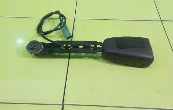 Volvo V70 Front seatbelt 952345C ZAPINKA