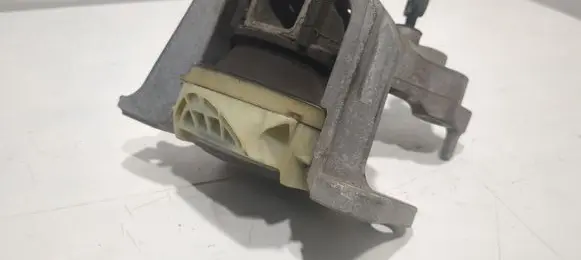 Citroen C4 II Engine mount bracket 26023