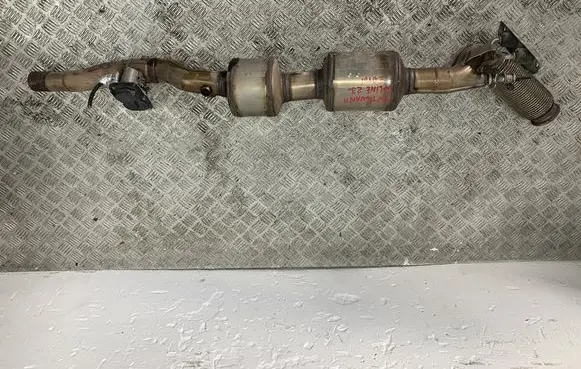 Volkswagen Tiguan Middle muffler/silencer 05L131701N