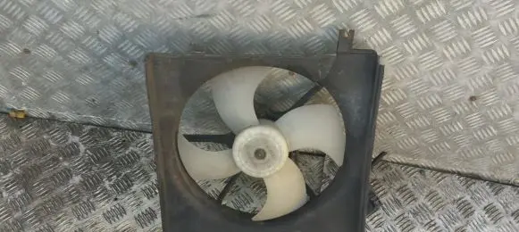 Honda CR-V Radiator cooling fan shroud MB529