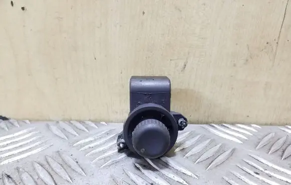 Wing mirror switch