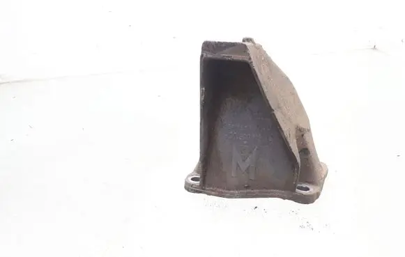 Volkswagen PASSAT B5 Engine mounting bracket 8D0399113AB