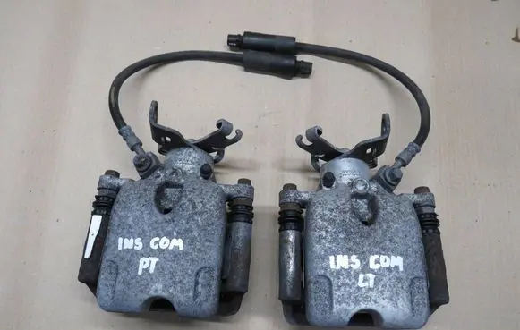 Opel Insignia A Rear brake caliper 