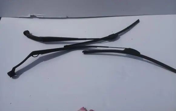 Mitsubishi ASX Front wiper blade arm