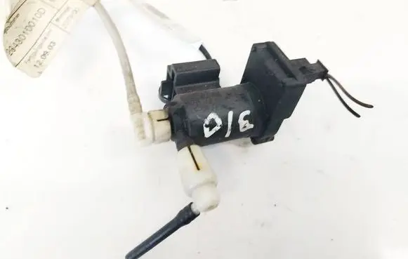 Mercedes-Benz C W203 Turbo solenoid valve A2038000178