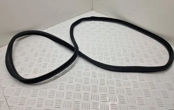Mercedes-Benz GLK (X204) Front door rubber seal 
