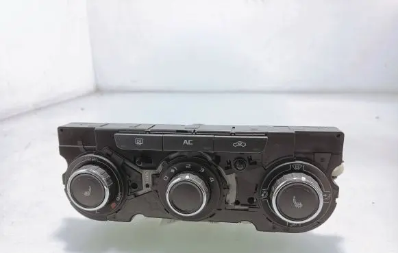 Skoda Octavia Mk2 (1Z) Climate control unit 3T0820047K 5HB00975221
