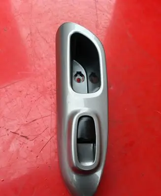 Nissan Juke I F15 Electric window control switch 829611KA2A