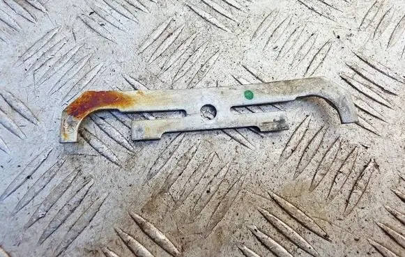 BMW 1 E81 E87 Fuel Injector clamp holder