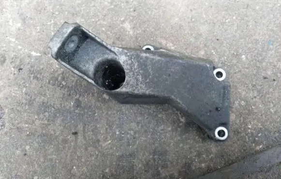 Audi A4 S4 B6 8E 8H Engine mounting bracket