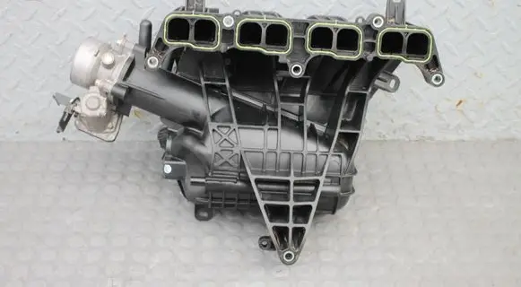 Mazda CX-30 Intake manifold KOLEKTORPE2713100 PE2713100 PE2713640
