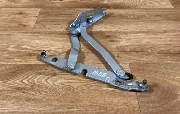 Audi A4 S4 B6 8E 8H Tailgate/trunk/boot hinge 8E5827302