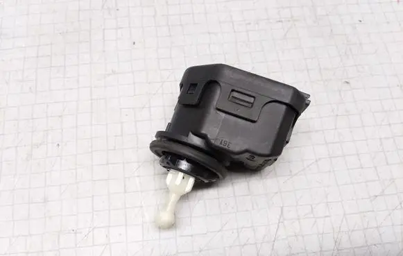 Volkswagen PASSAT B5.5 Headlight level adjustment motor 1J0941295C