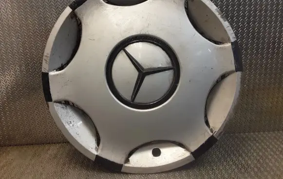 Mercedes-Benz C W202 R20 wheel hub/cap/trim 2024010024 A2024010024