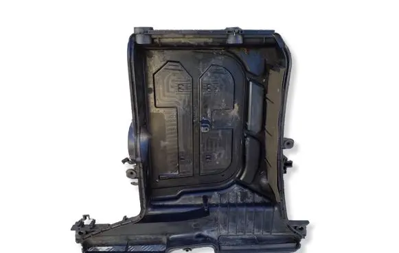 Volkswagen Touareg III Air filter box 4M0133837F