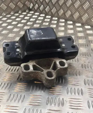 Volkswagen Touran I Engine mount bracket