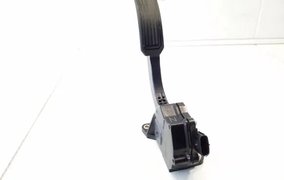 Toyota Prius (XW30) Accelerator throttle pedal 7811012010