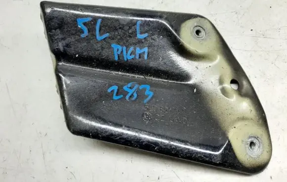 Skoda Yeti (5L) Fender mounting bracket 5L0821141