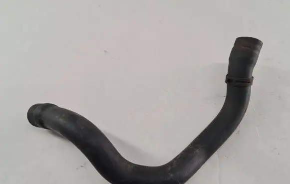Volkswagen PASSAT B6 Engine coolant pipe/hose