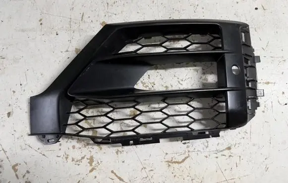 Audi Q2 - Front fog light trim/grill 