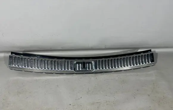 Trunk/boot sill cover protection