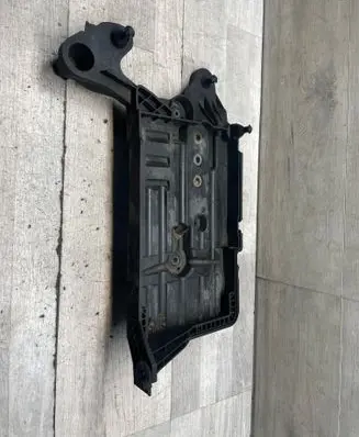 Volkswagen PASSAT B8 Battery tray 5Q0915321J 5Q0915331K