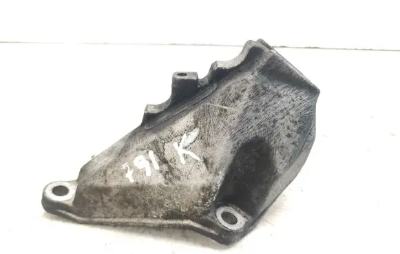 Audi A8 S8 D2 4D Engine mounting bracket 4D0199307S