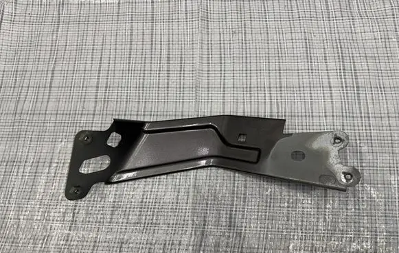 Maserati Levante Fender mounting bracket A431