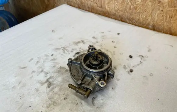 Audi A6 S6 C6 4F Vacuum pump 059145100E