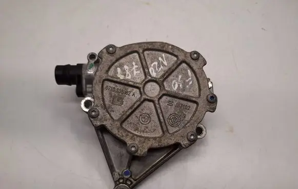 BMW 3 F30 F35 F31 Vacuum pump 7622380 11667622380