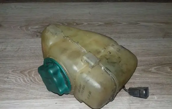 Volvo S60 Coolant expansion tank/reservoir 30741971 30741972