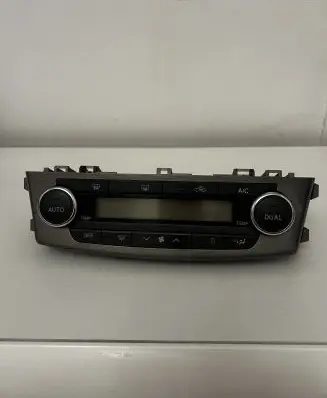 Toyota Avensis T270 Climate control unit 5590005450