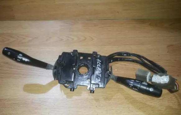 Hyundai Accent Wiper turn signal indicator stalk/switch 610w0014