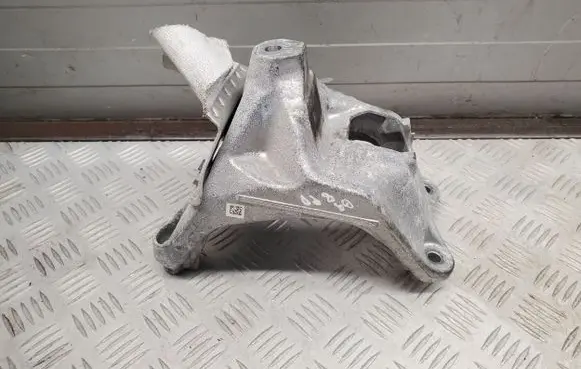 Audi A4 S4 B9 8W Engine mounting bracket 4M0199308CE