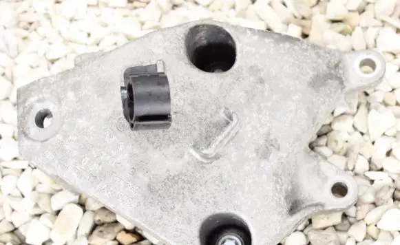 BMW 7 G11 G12 Engine mounting bracket 6861557