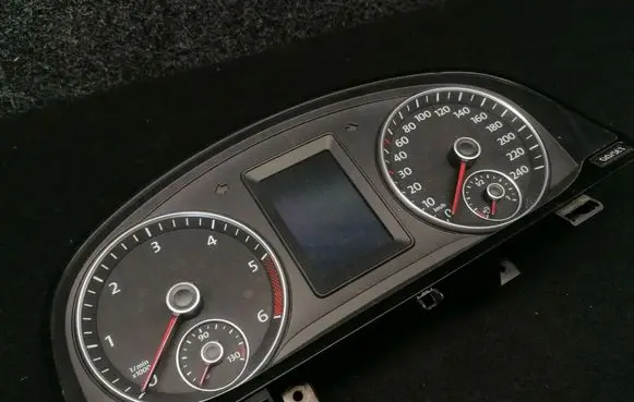 Volkswagen Caddy Speedometer (instrument cluster) 2K0920865E