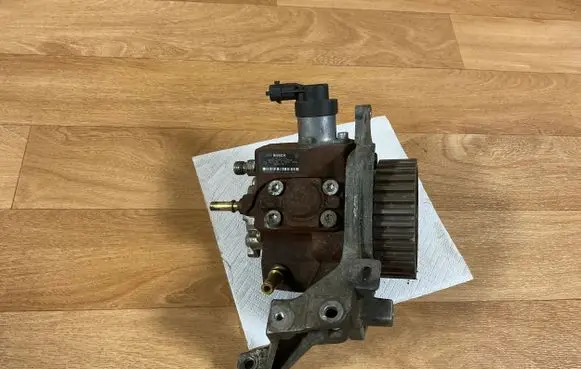 Volvo V50 Fuel injection high pressure pump 9683703780A 0445010102