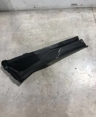 Mercedes-Benz 380 560SEC C126 Wiper trim 1268300813