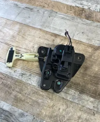 Chrysler Sebring (JS) Tailgate/trunk/boot lock/catch/latch 9217AA