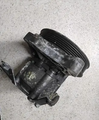 BMW 5 E60 E61 Power steering pump 6774698