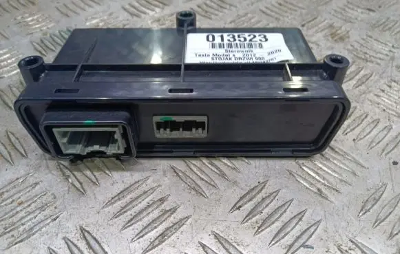 Tesla Model S Other control units/modules 1007618-00-D