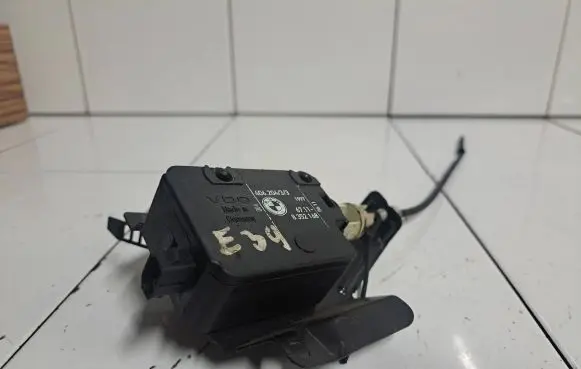 BMW 5 E39 Central locking motor 8352168 40620433